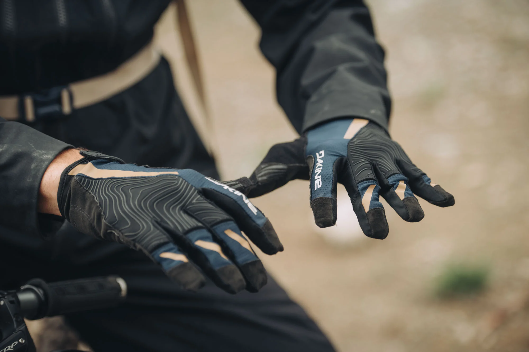 Cross-X 2.0 Gloves - Red Tide - Image 5