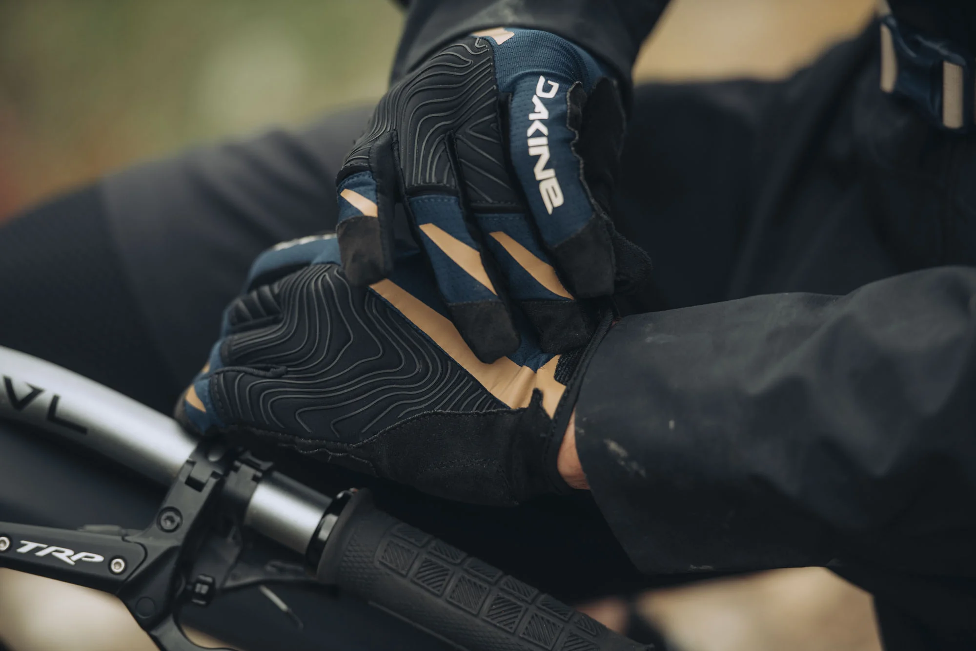 Cross-X 2.0 Gloves - Red Tide - Image 6