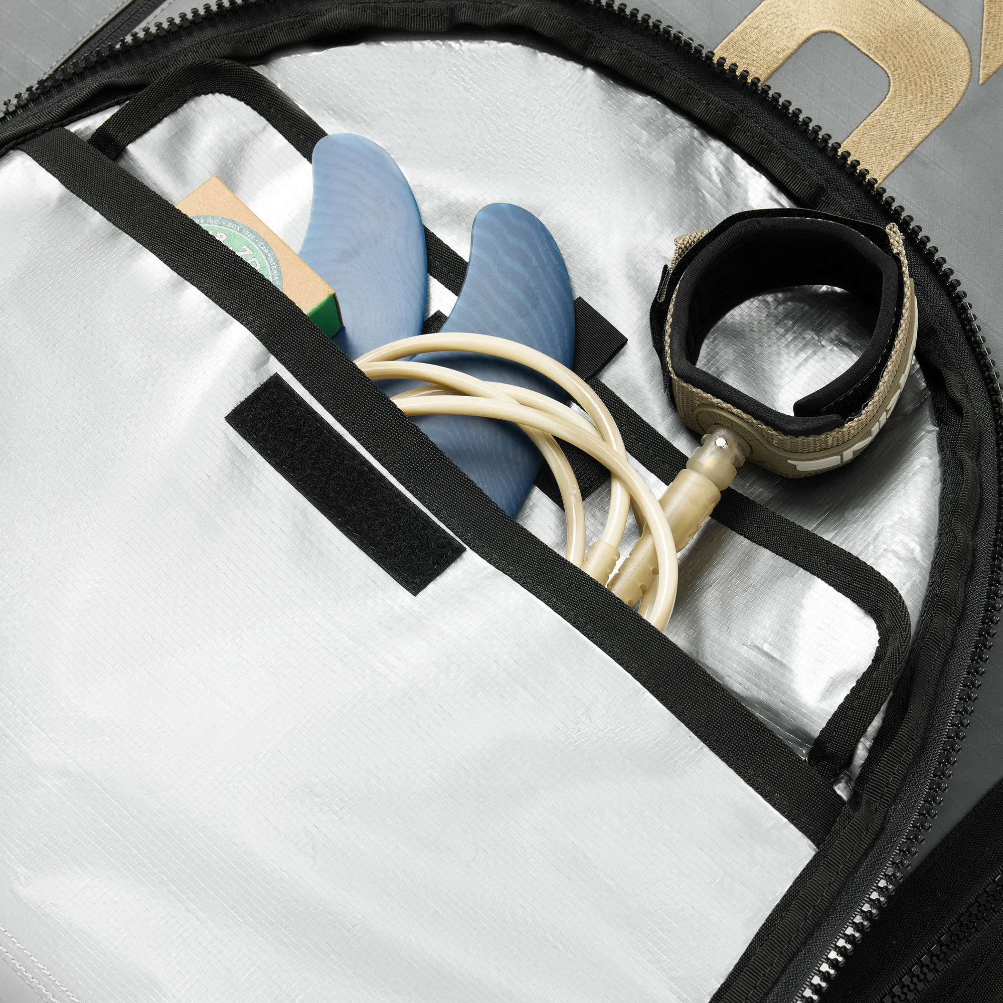 Daylight DLX Surfboard Bag Thruster - Castlerock/Stone - Image 4