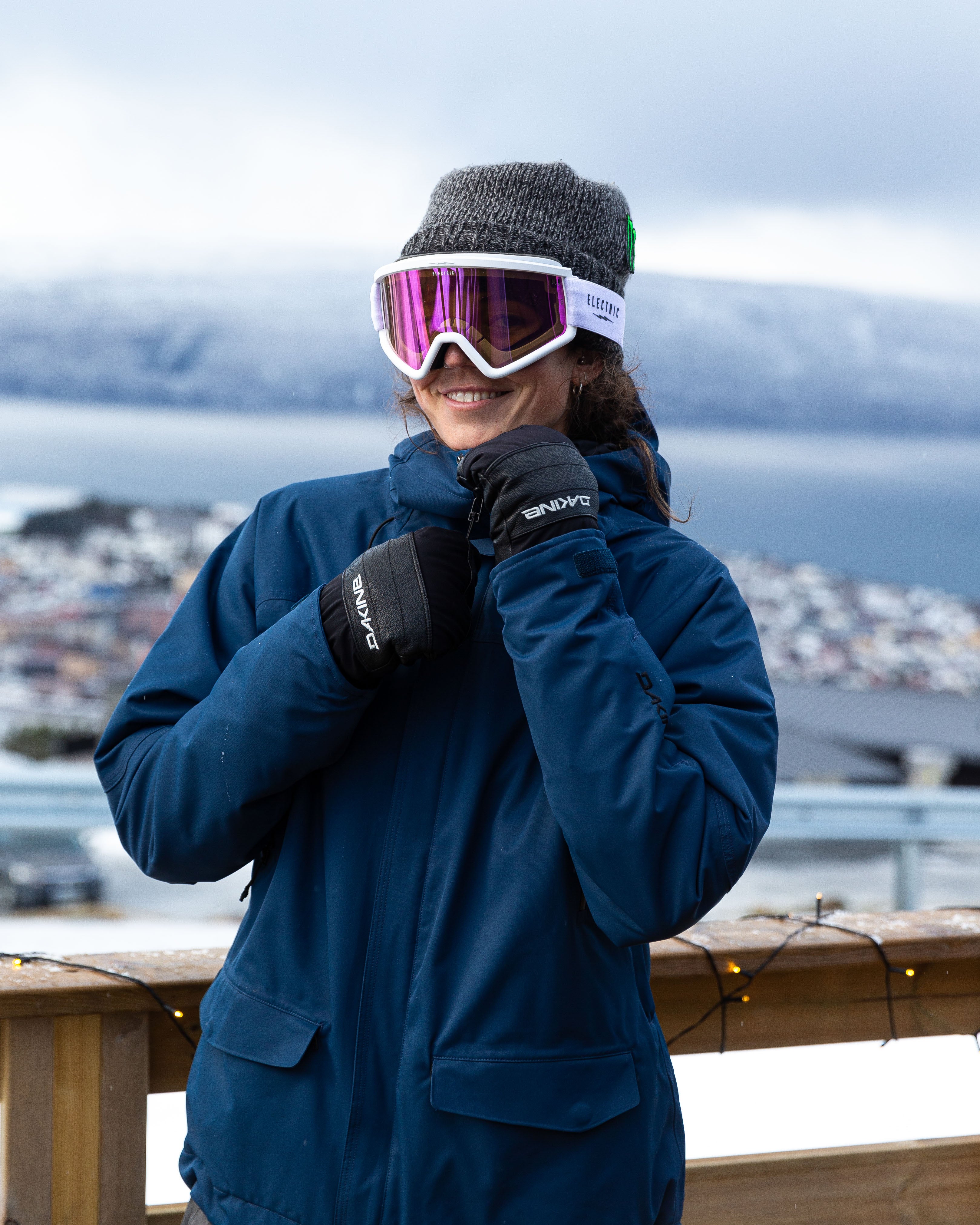 Reach Insulated 20K Jacket - Women's - Image 44